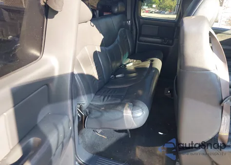 2001 Chevrolet Silverado 1500 Lt z USA, uszkodzony, nr VIN 2GCEK19T811154156